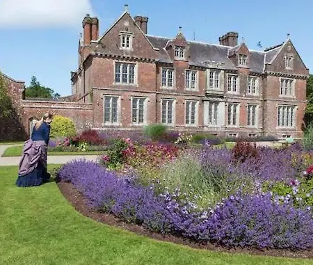 Wells House & Gardens Self Catering The Mill Accessible *